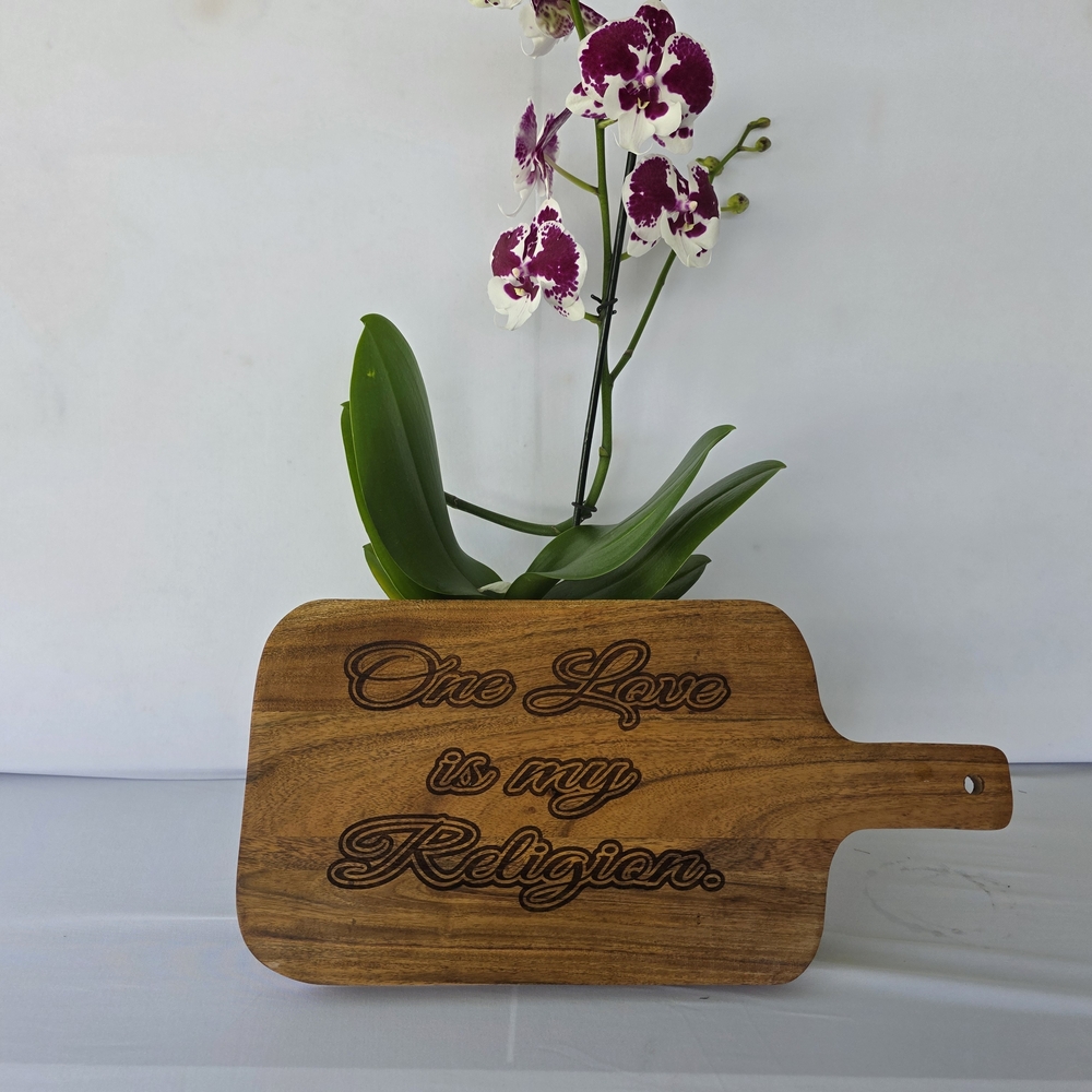 Elegant Wooden Cutting Board with Engraving